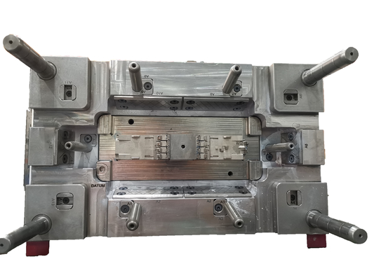 Medical ABS PP PA PE Plastic Molding P20 S50C Two Cavity Mould With Subgate